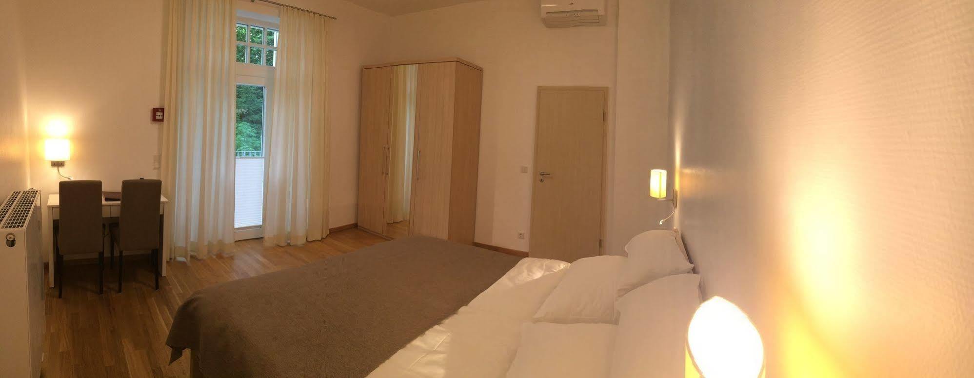 Appartements Am Kurpark Bad Pyrmont Exterior photo